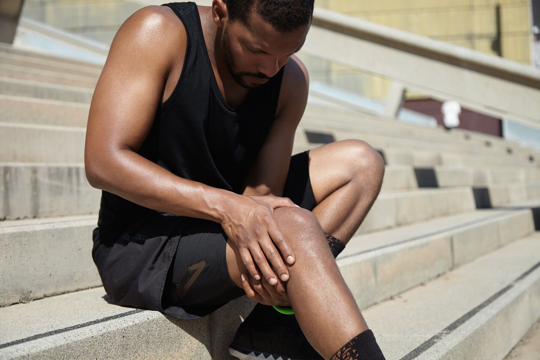 Man holding his right knee